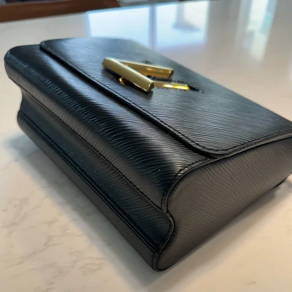 Louis Vuitton Twist MM - Picture 11 of 16